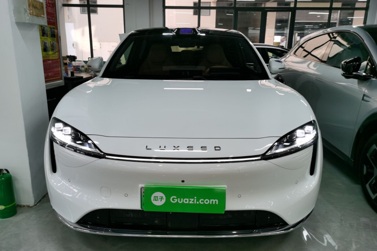 鸿蒙智行 智界R7 2024款 纯电 736km UItra车身外观2