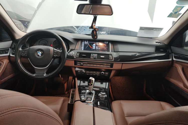 宝马5系 2017款 520Li 典雅型中控内饰12