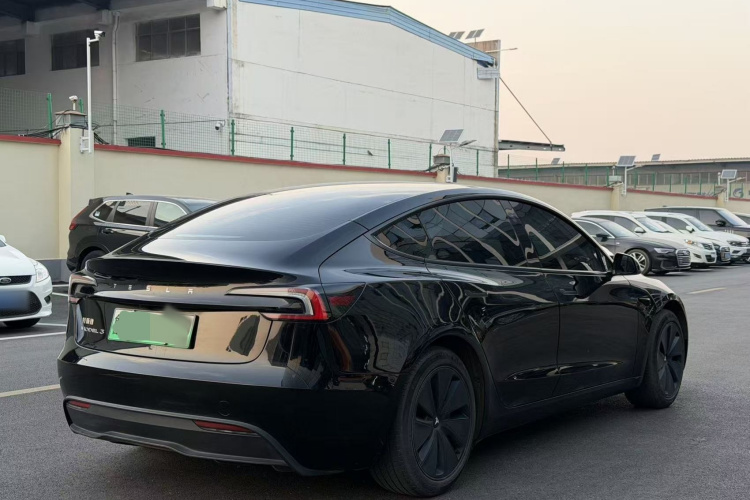 特斯拉 Model 3 2023款 后轮驱动版车身外观6006