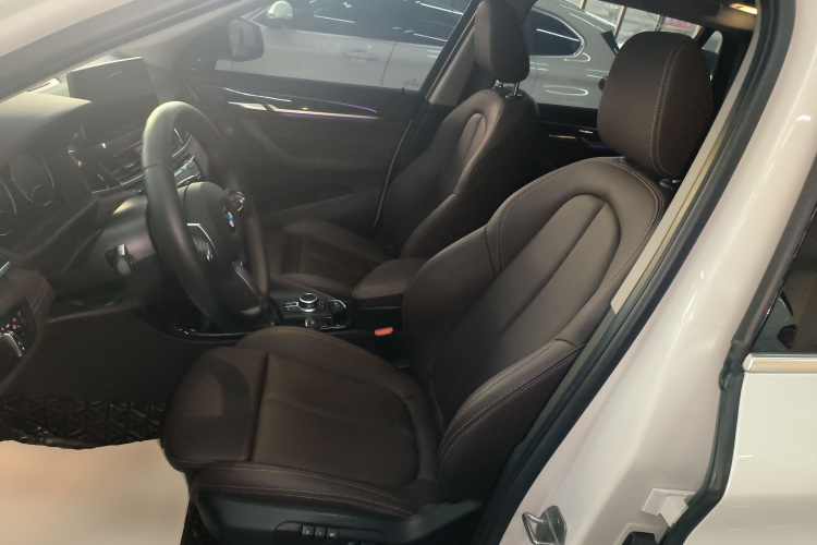 宝马X1 2020款 xDrive25Li 尊享型中控内饰19