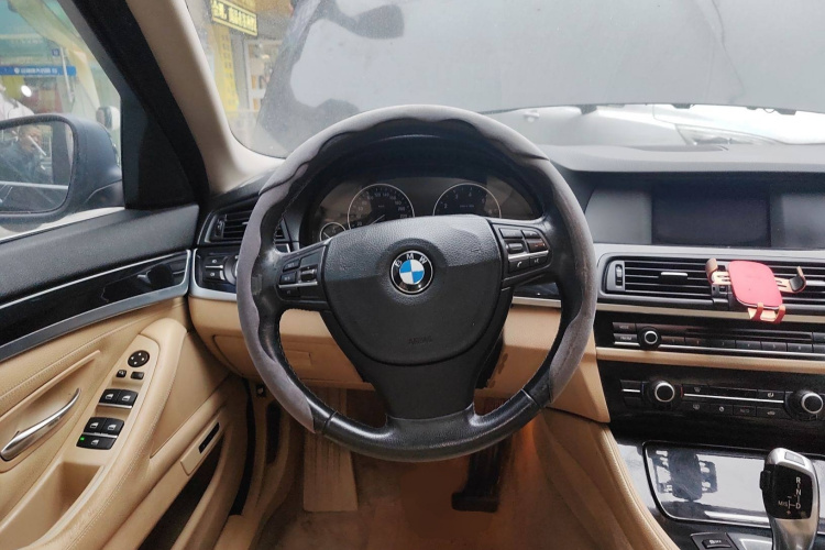 宝马5系 2011款 520Li 典雅型局部细节13