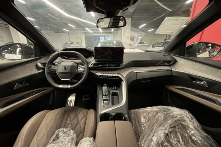 标致5008 2025款 豪华版中控内饰7001