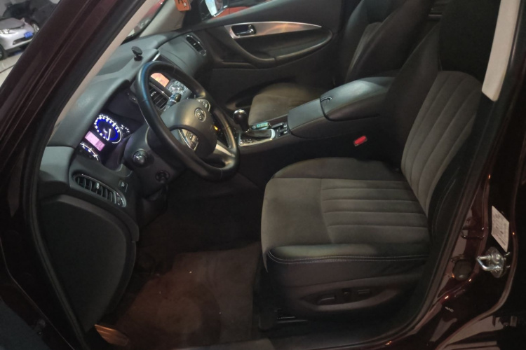 英菲尼迪QX50 2015款 2.5L 舒适版局部细节19