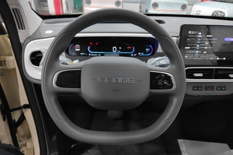 吉利银河 熊猫 2025款 210km 元气熊中控内饰13