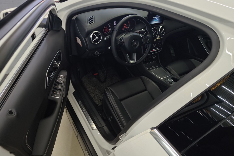 奔驰GLA 2018款 GLA 200 时尚型中控内饰7003