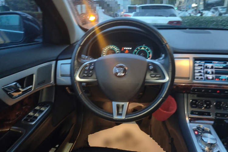 捷豹XF 2015款 XF 2.0T 豪华版局部细节13