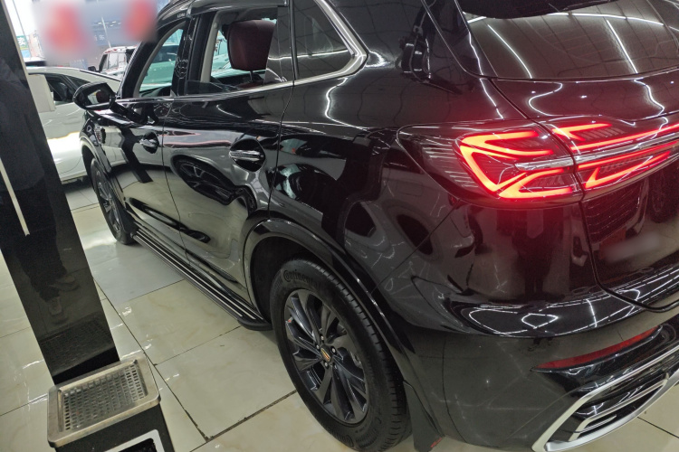 红旗HS5 2023款 2.0T 旗享Pro版车身外观4