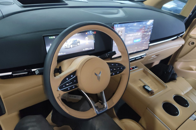 岚图汽车 岚图梦想家 2025款 PHEV 四驱卓越乾崑版中控内饰12