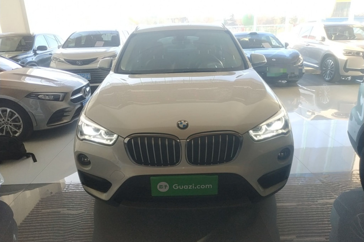 宝马X1 2016款 sDrive18Li 尊享型车身外观2