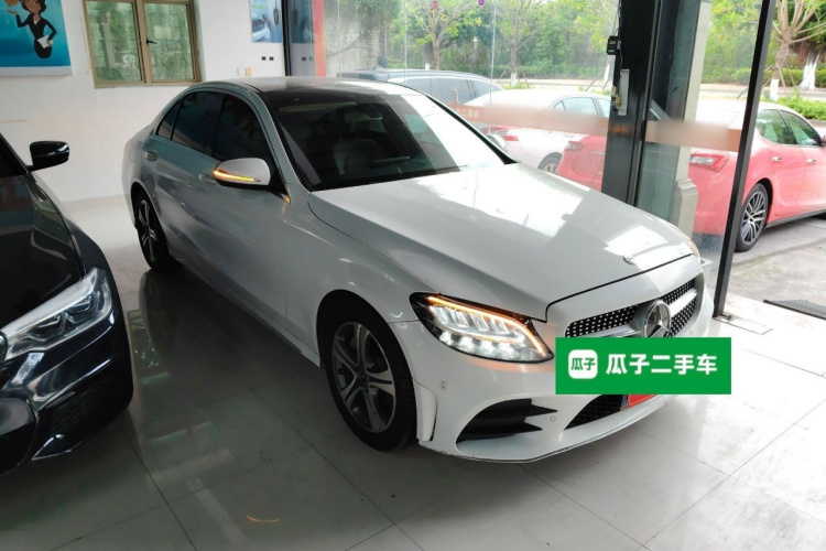 奔驰C级 2020款 C 260 L 运动版车身外观3