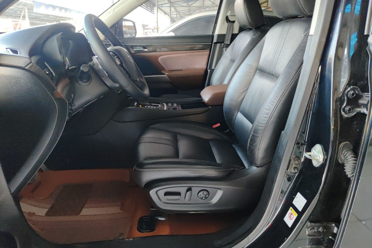 广汽传祺 传祺GS8 2017款 320T 两驱豪华智联版（七座）局部细节19