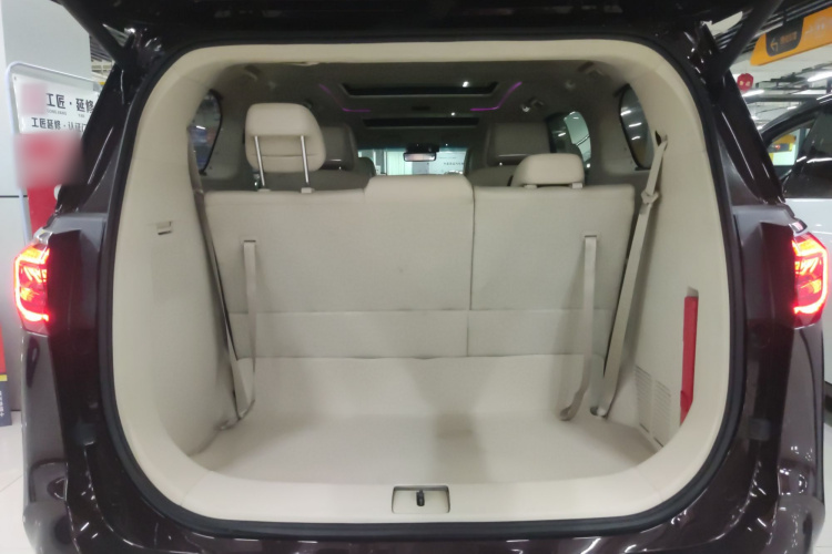 别克GL8 2022款 改款 Avenir艾维亚 七座亲礼版机舱底盘23