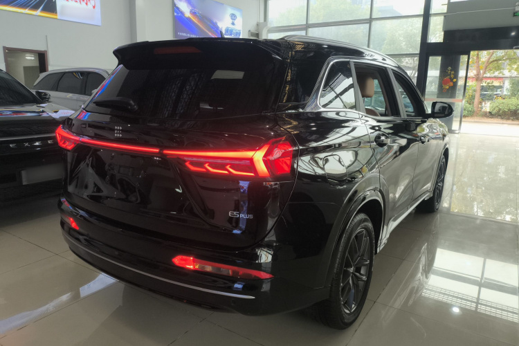 蓝电E5 PLUS 2025款 120km 标准旅行定制版 7座车身外观7