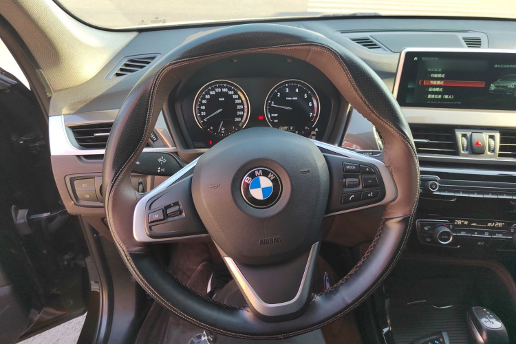 宝马X1 2019款 xDrive20Li 尊享型中控内饰13