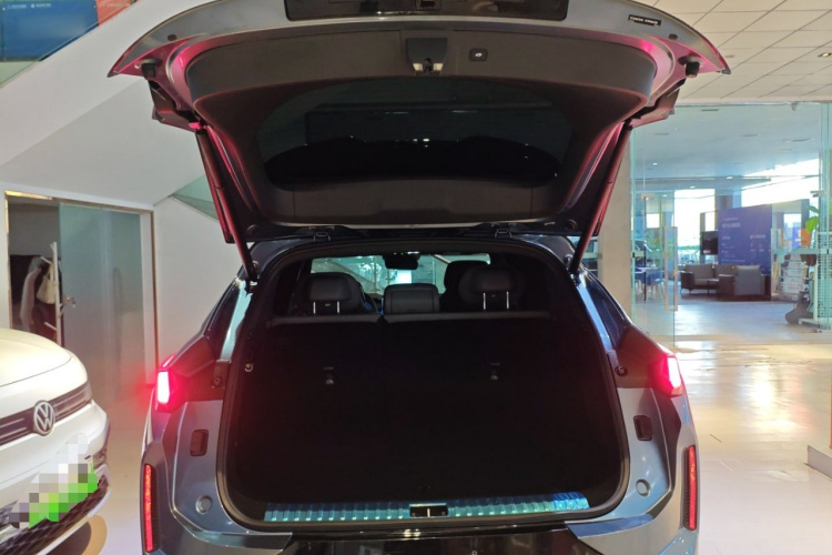 领克08 EM-P 2025款 220km 四驱性能Halo局部细节23