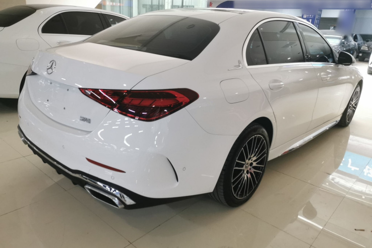 奔驰C级 2023款 改款二 C 260 L 运动版车身外观7