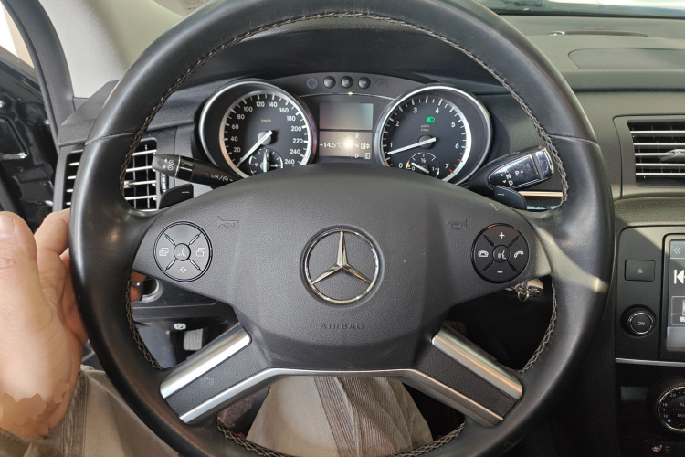 奔驰R级 2017款 R 320 4MATIC 商务型臻藏版中控内饰13