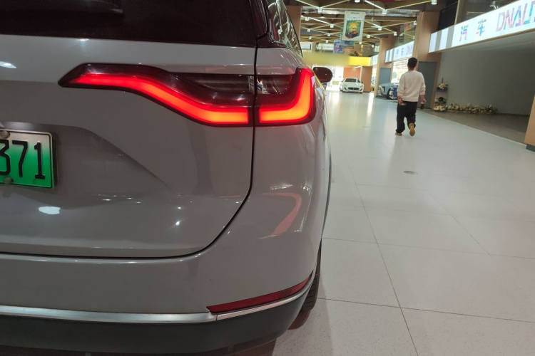 蔚来ES8 2020款 450KM 签名版 六座版车身外观9