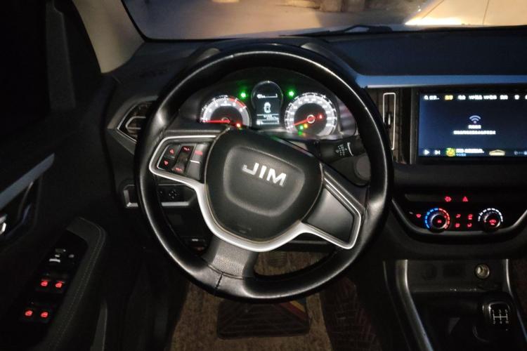 五十铃 瑞迈 2022款 2.8T经典柴油四驱舒适型标轴版JE493ZLQ6E局部细节13