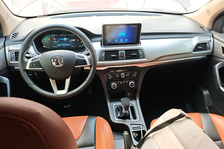 北汽威旺M50F 2017款 1.5L 舒适型中控内饰12