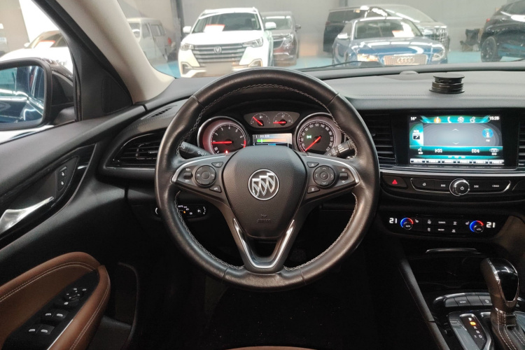 别克 君威 2017款 20T 精英型中控内饰13