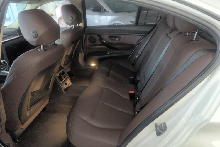 宝马3系 2018款 320Li 时尚型中控内饰21