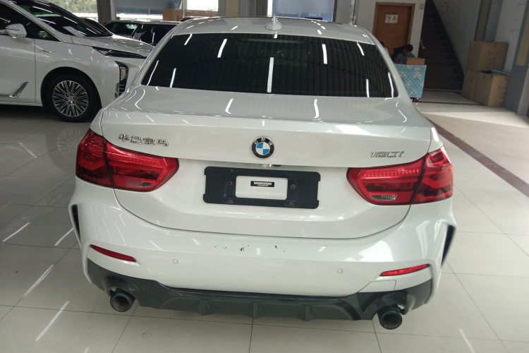 宝马1系 2022款 120i M运动曜夜版车身外观6004