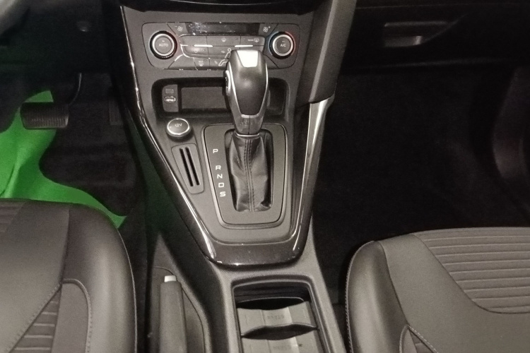 福特 福克斯 2017款 两厢 1.6L 自动风尚型智行版局部细节18