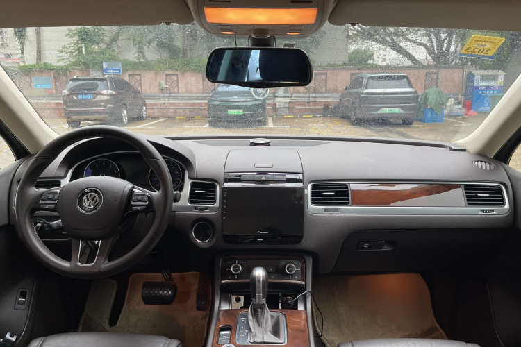 大众 途锐 2011款 3.0TSI 标配型中控内饰7002