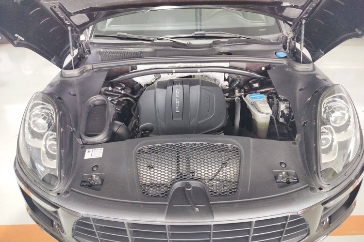 保时捷 2017款  Macan 2.0T机舱底盘24