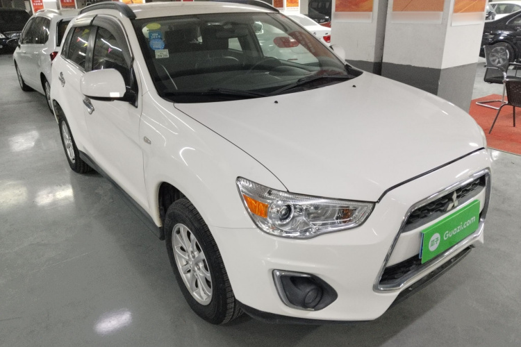 三菱 劲炫ASX 2013款 2.0L CVT两驱精英版车身外观3