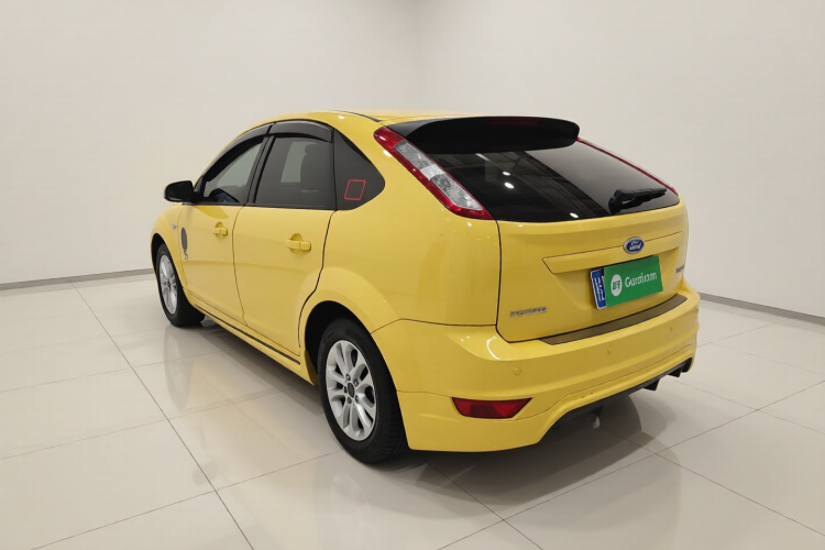 福特 福克斯 2013款 两厢经典 1.8L 手动基本型车身外观5