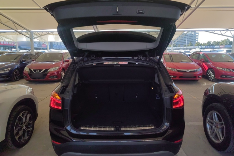 宝马X1 2018款 sDrive20Li 领先型机舱底盘23