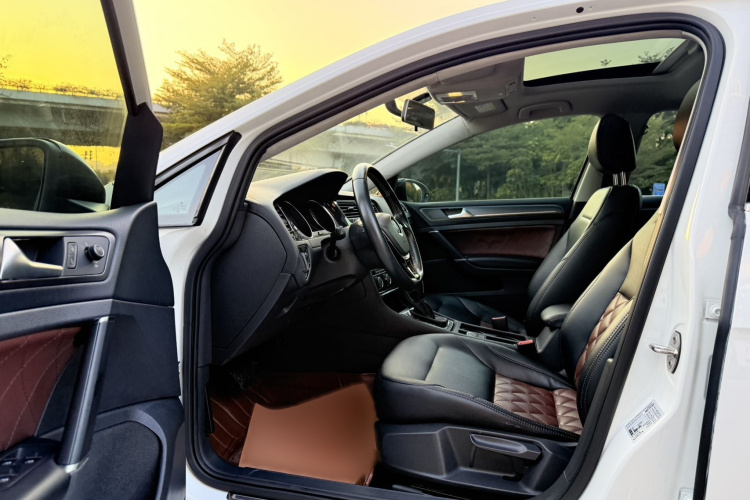 大众 高尔夫 2017款 230TSI 自动舒适百万辆纪念版中控内饰7008