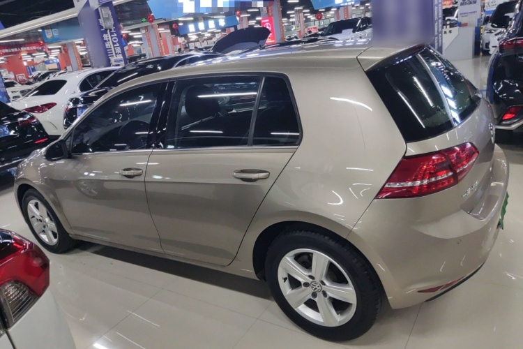 大众 高尔夫 2016款 1.6L 自动舒适型车身外观4