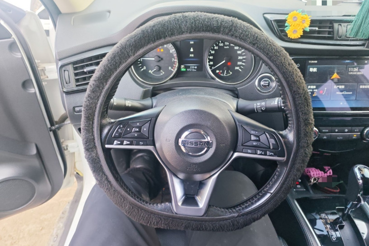 日产 奇骏 2019款 2.0L CVT舒适版 2WD中控内饰13