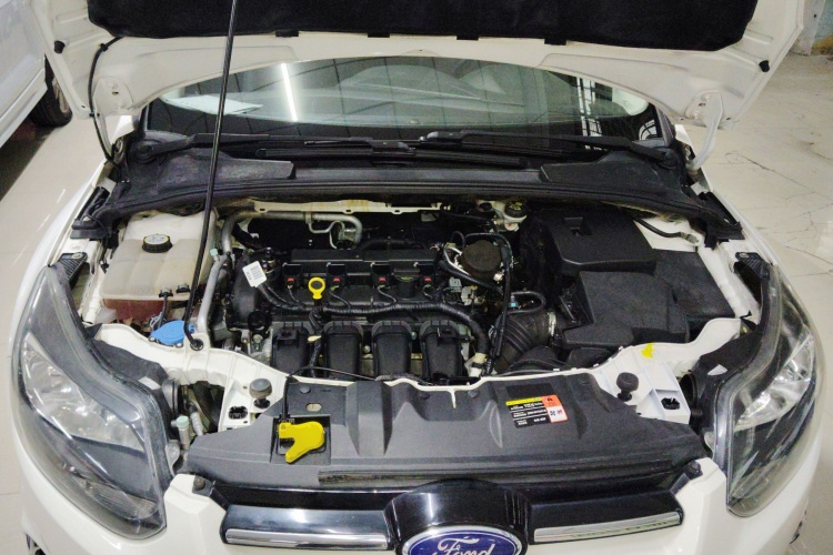 福特 福克斯 2012款 两厢 2.0L 自动豪华运动型局部细节24