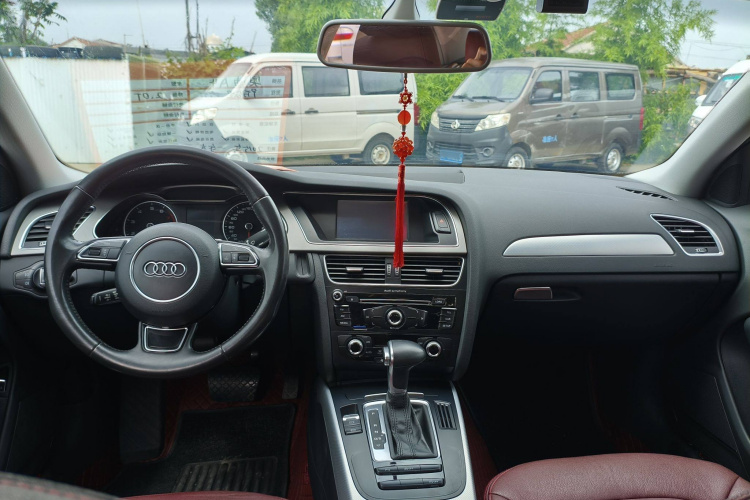 奥迪A4L 2015款 35 TFSI 自动标准型中控内饰7001