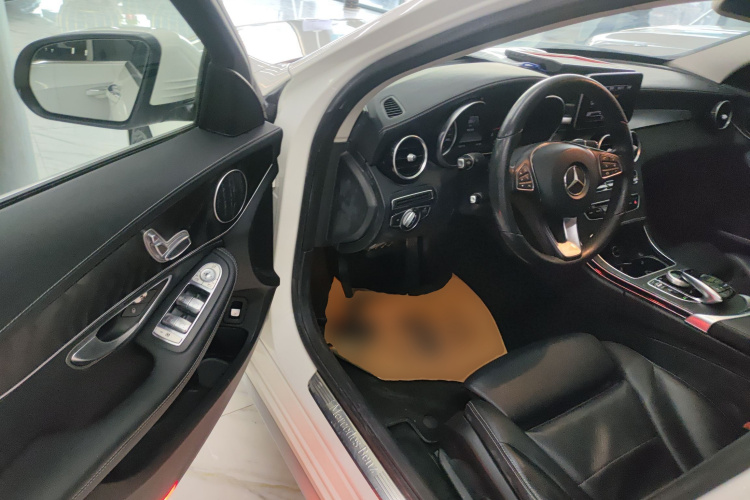 奔驰C级 2017款 改款 C 180 L 时尚型运动版中控内饰20