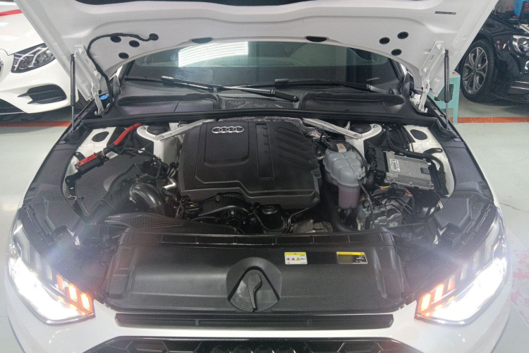 奥迪A4L 2023款 40 TFSI quattro 豪华动感型机舱底盘24