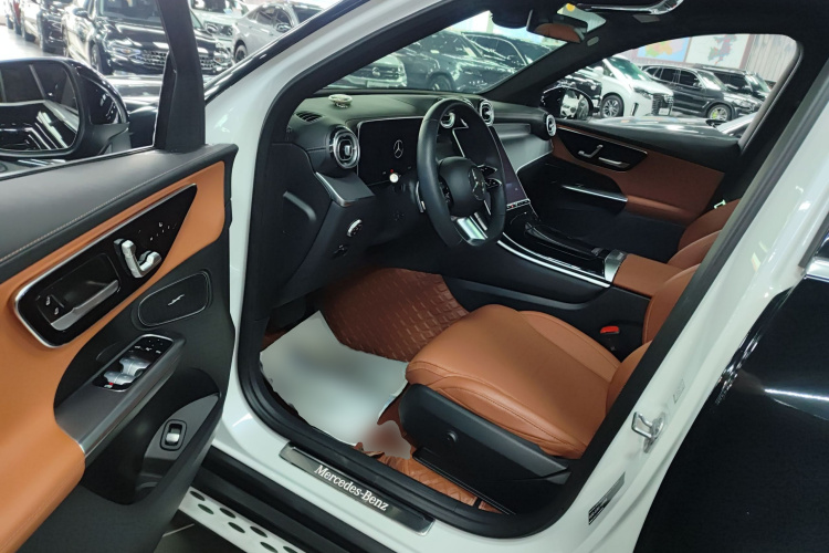 奔驰GLC 2023款 GLC 260 L 4MATIC 豪华型 5座中控内饰7003