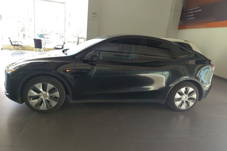 特斯拉 Model Y 2022款 改款 后轮驱动版车身外观4