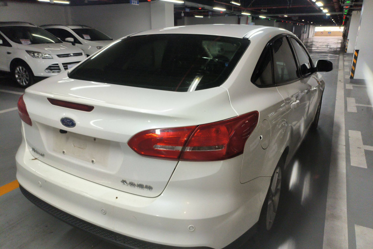 福特 福克斯 2015款 三厢 1.6L 自动风尚型车身外观7