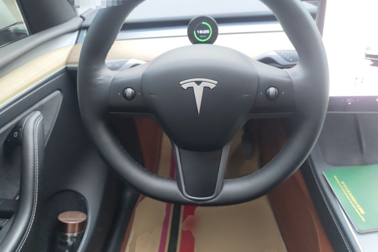 特斯拉 Model Y 2022款 改款 后轮驱动版中控内饰13