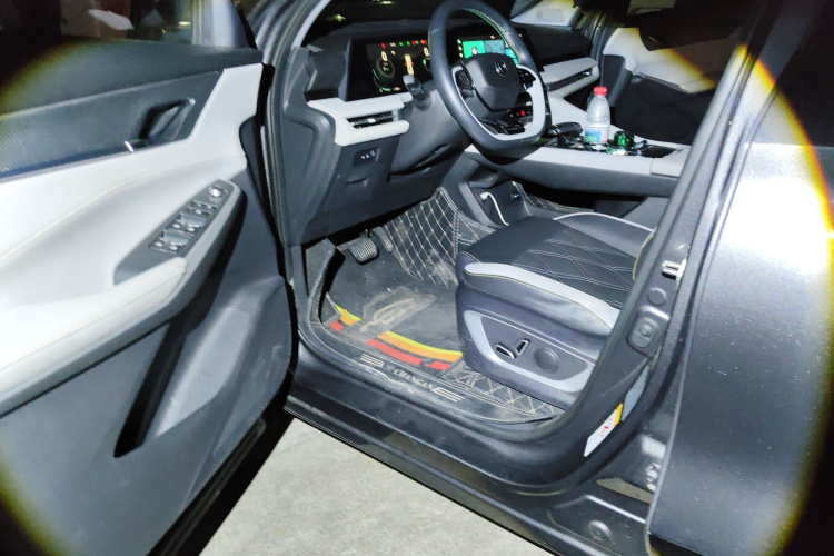 长安CS75 PLUS 2023款 第三代 1.5T 自动尊贵型中控内饰20