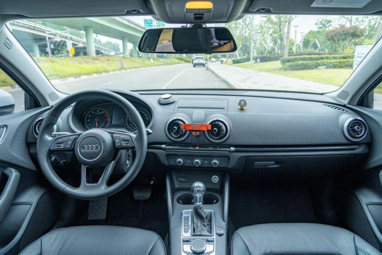 奥迪A3 2018款 30周年年型 Limousine 35 TFSI 时尚型中控内饰7001