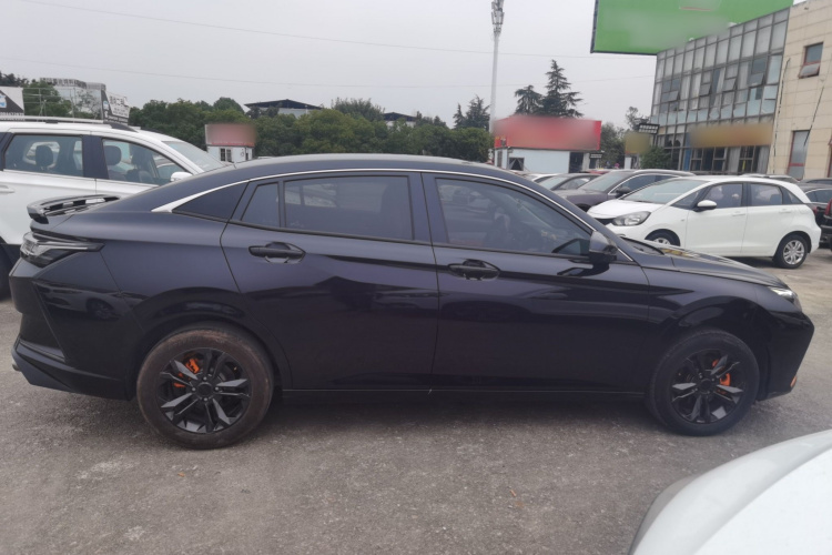 东风风神 奕炫 2023款 马赫版 1.5L 自动追影版车身外观6002