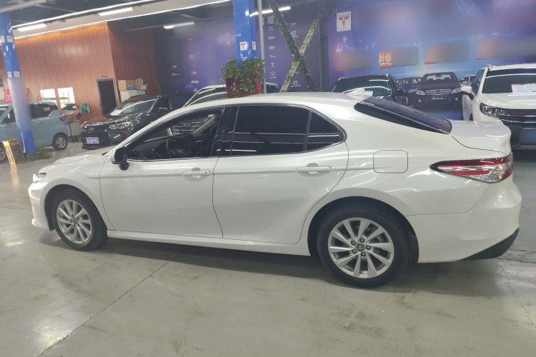 丰田 凯美瑞 2022款 2.0GVP 领先版车身外观4