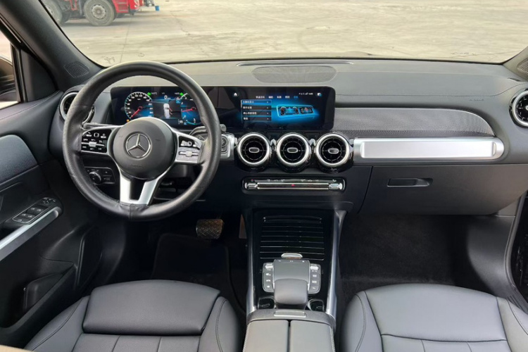 奔驰GLB 2023款 改款 GLB 200 时尚型中控内饰7002