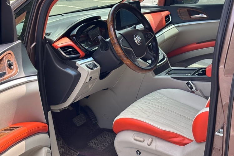 别克GL8 2021款 陆上公务舱 652T 舒适型中控内饰7001